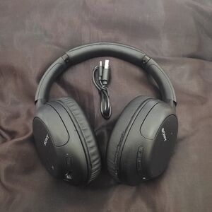Sony WH-CH710N Bluetooth Wireless Noise-Canceling Headphones (Black)